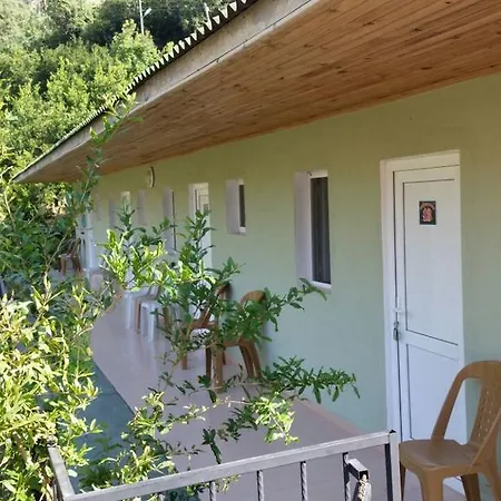 فندق مبيت وإفطار George House فاراليا