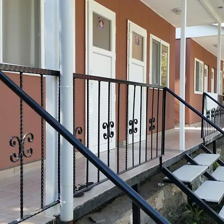 George House * فاراليا