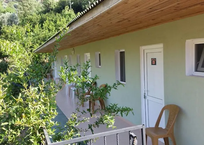 فندق مبيت وإفطار George House فاراليا