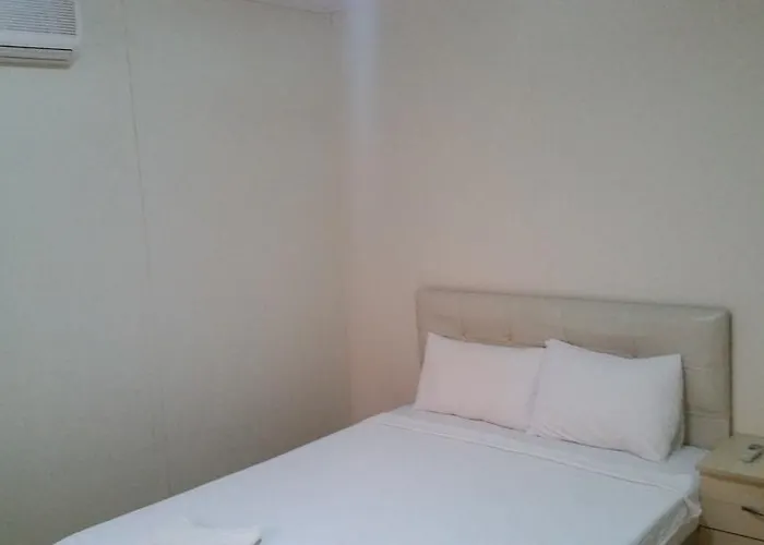 George House فاراليا